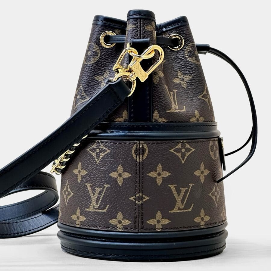 Louis Vuitton Canoé Monogram Canvas Bag - Image 2