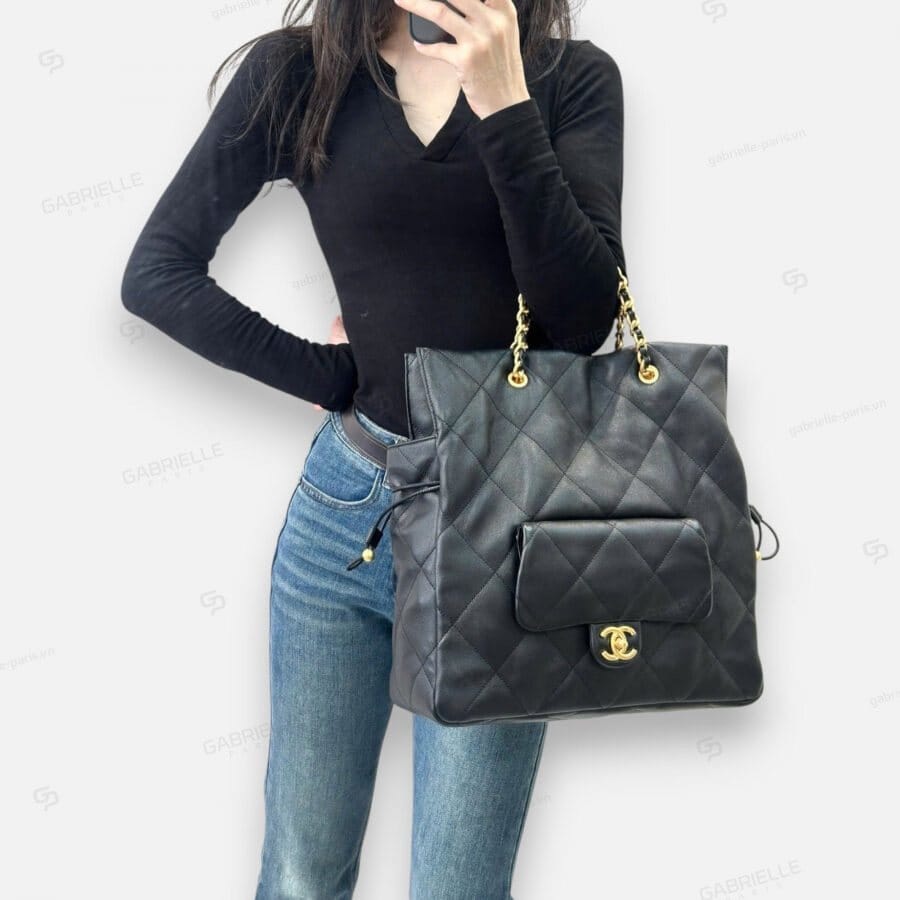 Chanel 25C in Black with Gold Hardware and Lambskin Leather Bag - Image 4