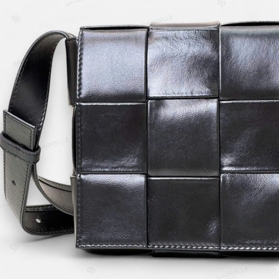 Bottega Veneta Cassette in black with Calfskin Bag - Image 2