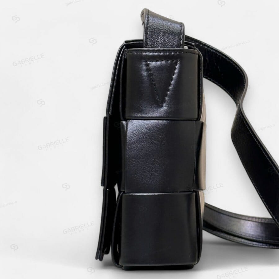 Bottega Veneta Cassette in black with Calfskin Bag - Image 6