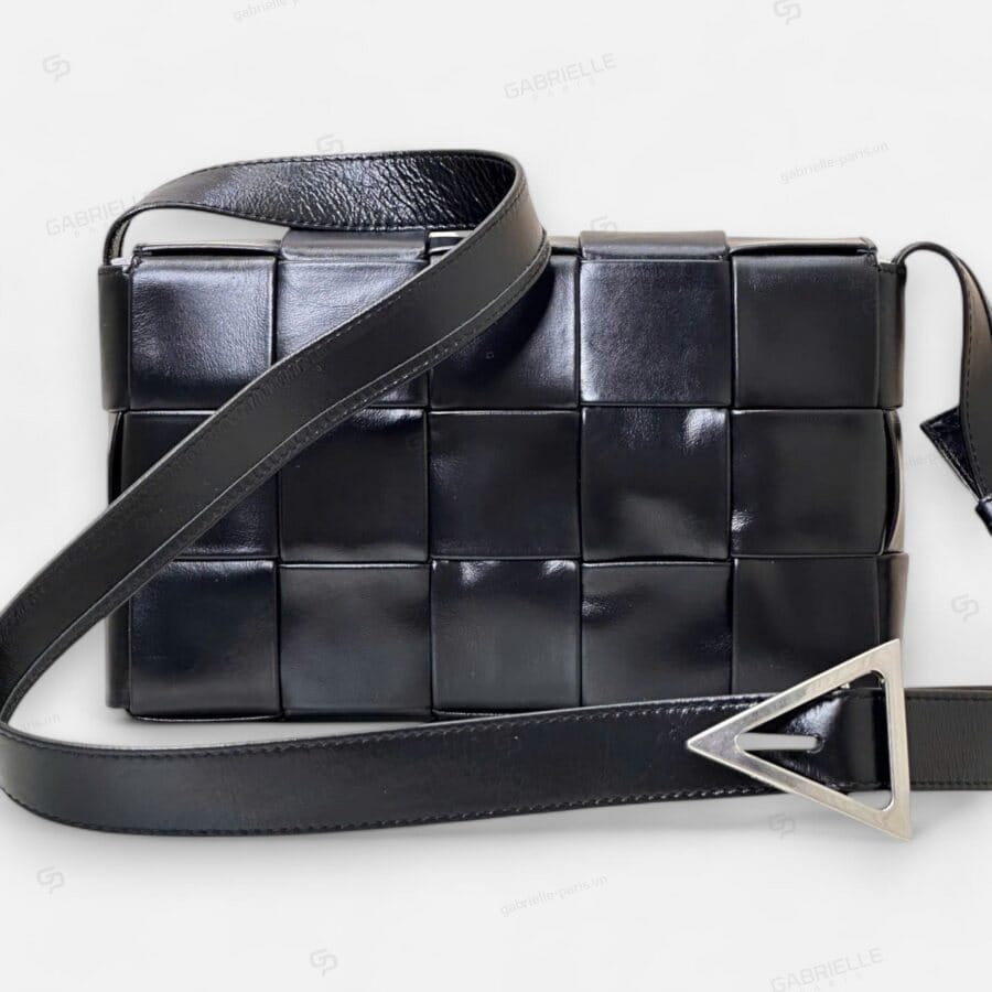 Bottega Veneta Cassette in black with Calfskin Bag - Image 7